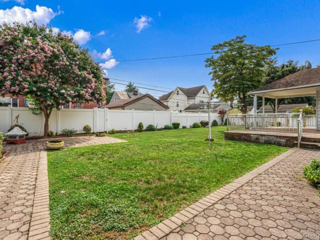 House for sale in Queens, Arverne