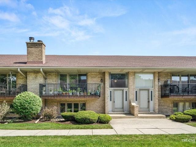 Townhouse for sale in Darien, Illinois