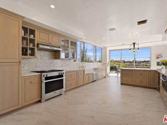 Property for rent in Canoga Park, California
