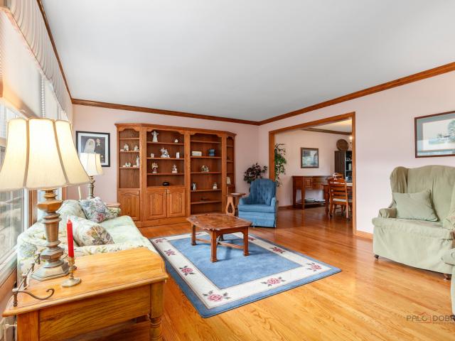 House for sale in Lindenhurst, Illinois