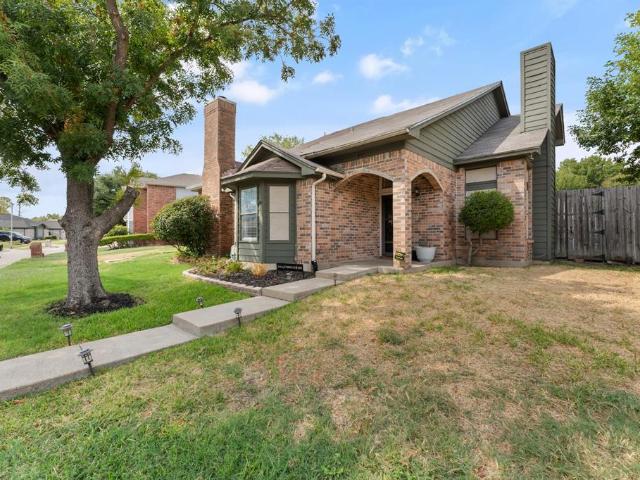 House for sale in Arlington, Tarrant County