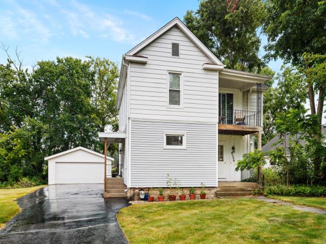 House for sale in Mchenry, Illinois
