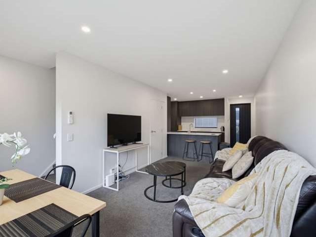 Townhouse for sale in Addington, Canterbury