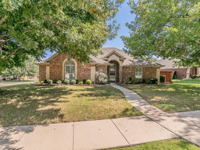 House for sale in Benbrook, Texas