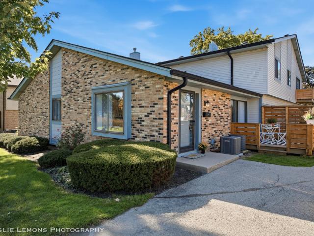 Condo for sale in Darien, DuPage County