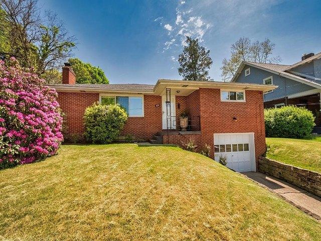 House for sale in Oakmont, Pennsylvania