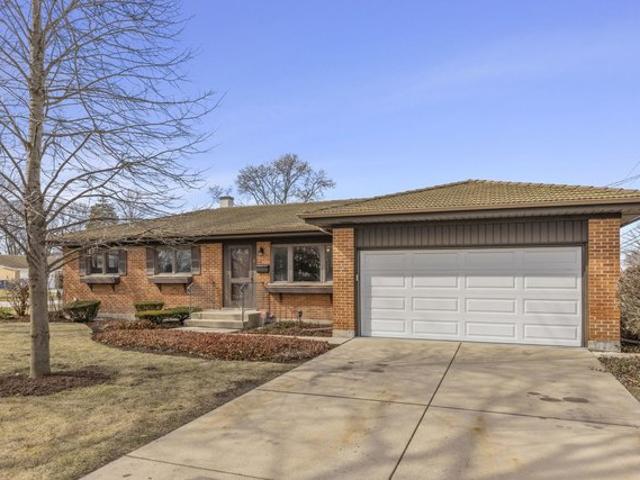 House for sale in Des Plaines, Illinois