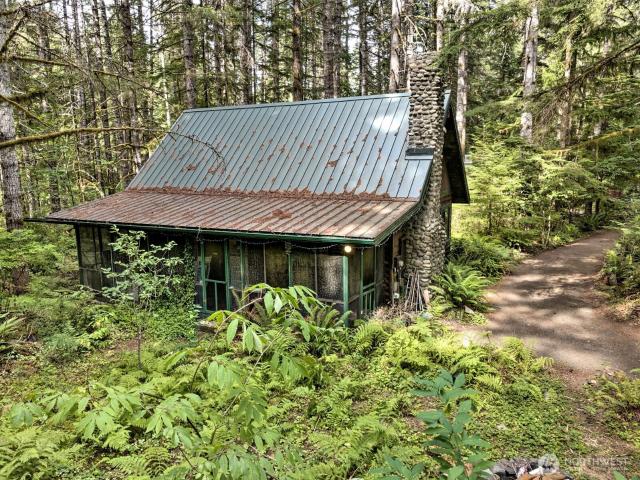 House for sale in Hoodsport, Washington
