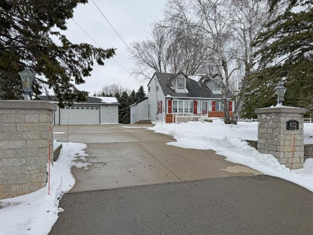 House for sale in Newburg, Wisconsin