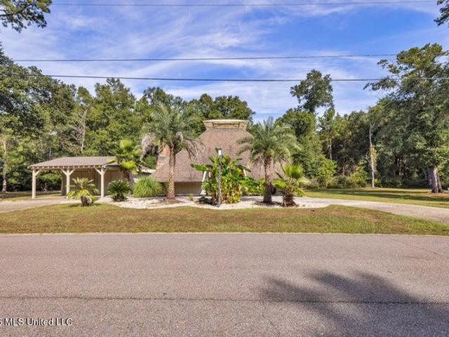 House for sale in Diamondhead, Mississippi
