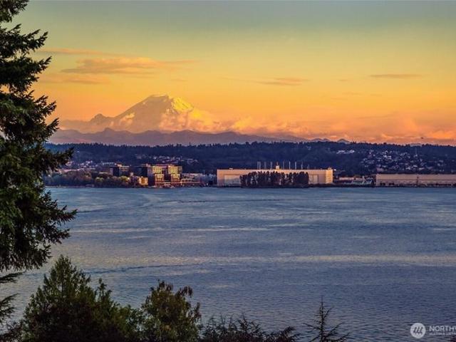 House for sale in Mercer Island, Washington