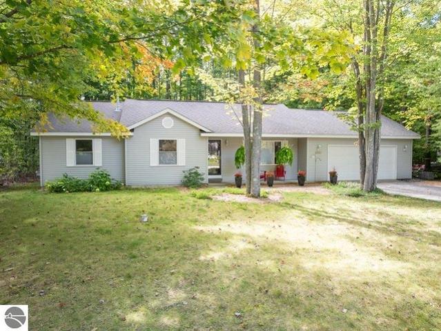 House for sale in Lake Ann, Benzie County