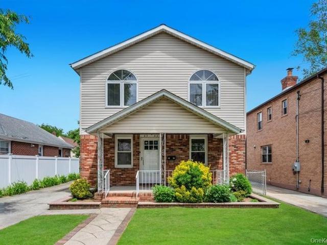 House for sale in Queens, Arverne