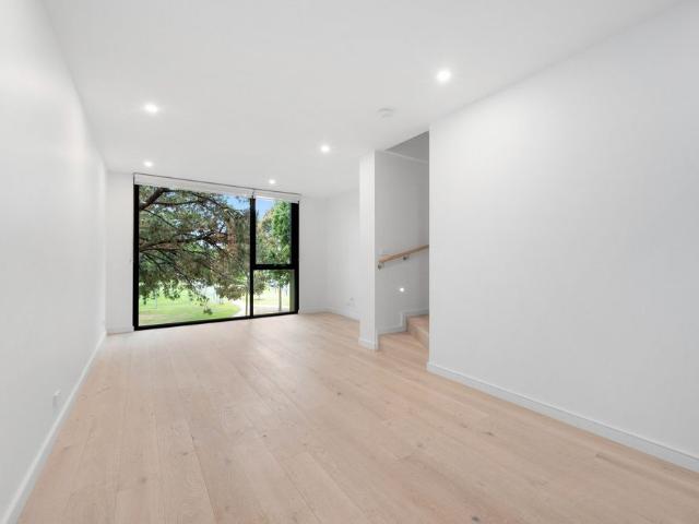 Townhouse for rent in Port Melbourne, Melbourne