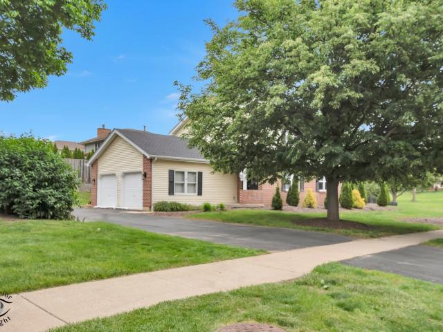 House for sale in Woodridge, Illinois