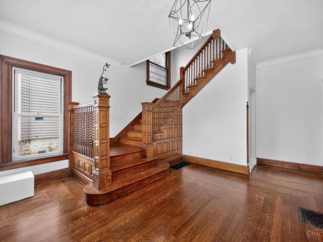 House for sale in Avondale, Roselawn