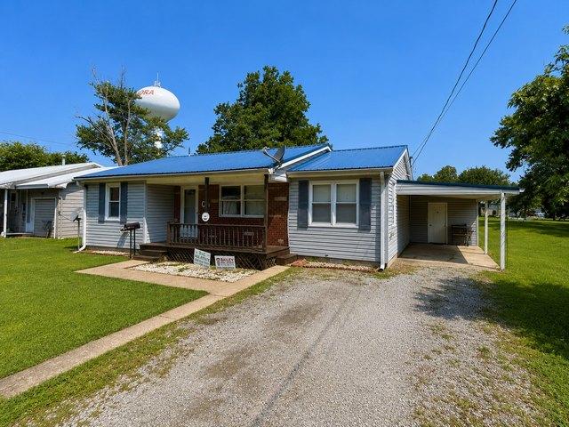 House for sale in Flora, Illinois