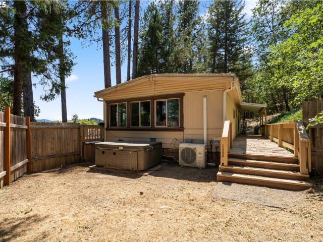 House for sale in Rogue River