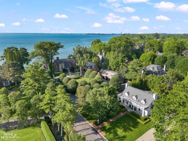 House for sale in Grosse Pointe