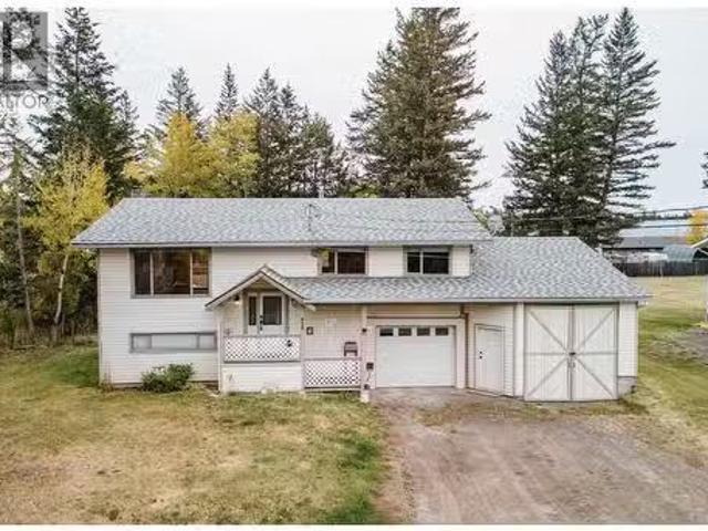 House for sale in 100 Mile House, British Columbia
