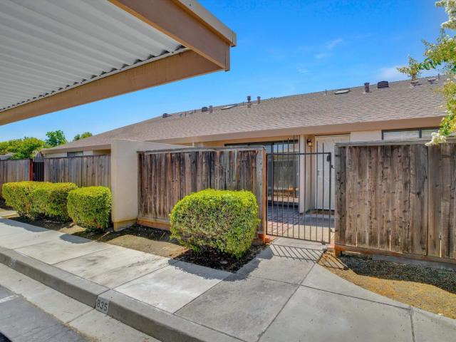 Townhouse for sale in Brentwood