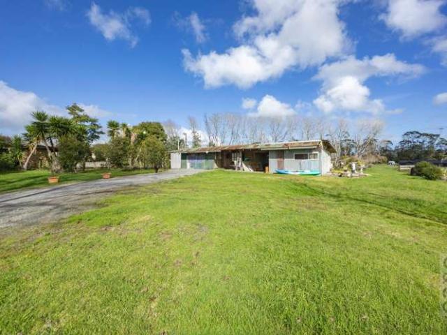 House for sale in Waimauku