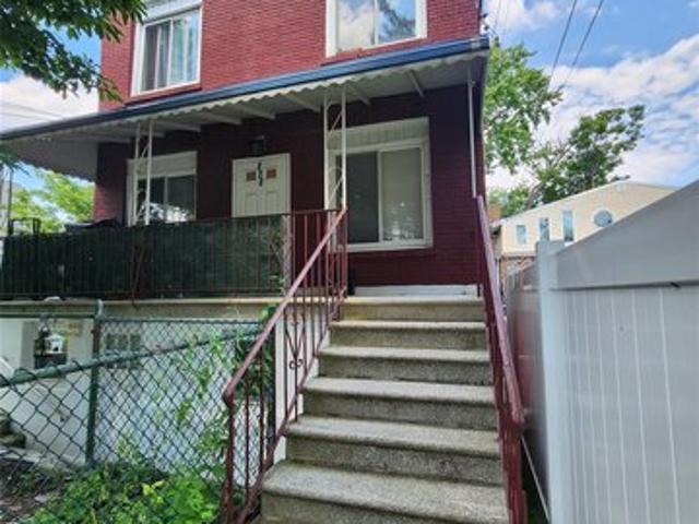 House for sale in The Bronx, Arverne