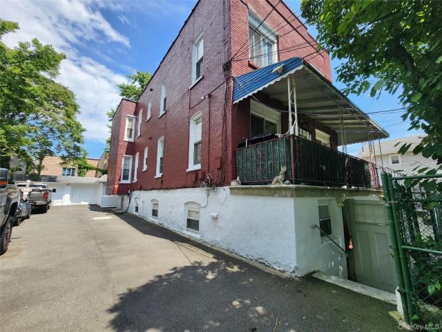 House for sale in The Bronx, Arverne
