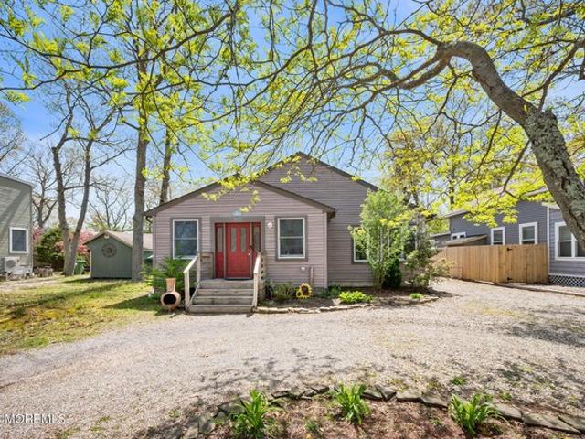House for sale in Pine Beach, New Jersey