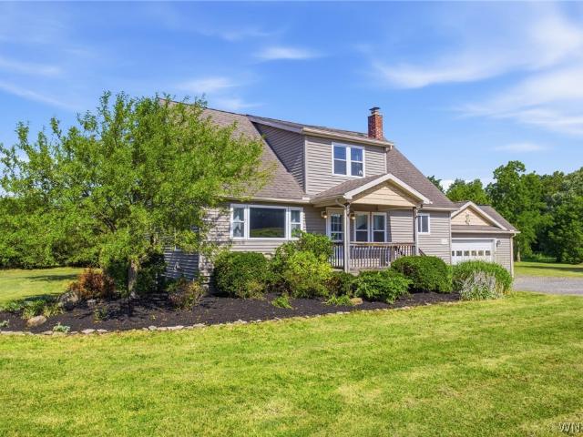 House for sale in Town of Pembroke, Genesee County