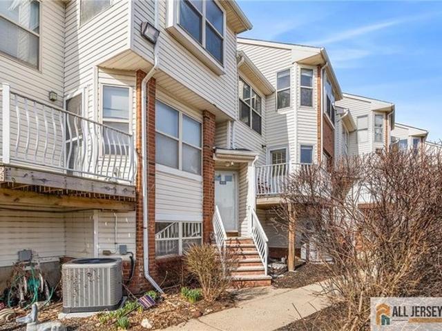 Townhouse for sale in Perth Amboy, New Jersey