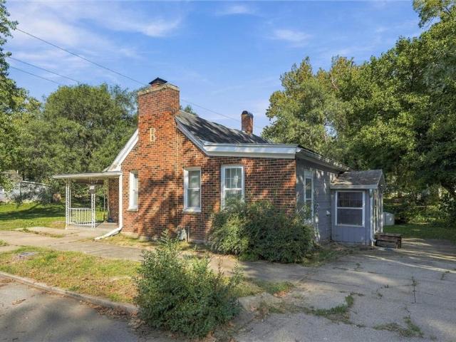 House for sale in Easton Bus Services, Leavenworth