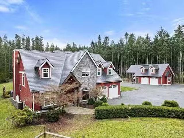 House for sale in Nanoose Bay