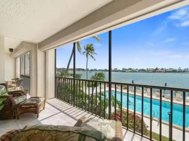 Condo for sale in Naples