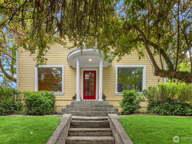 House for sale in Bainbridge Island, Washington