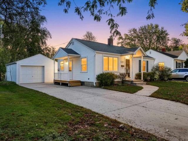 House for sale in Marquette Park, Green Bay