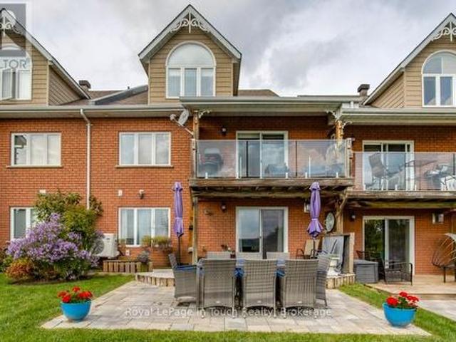 Townhouse for sale in Midland, Ontario