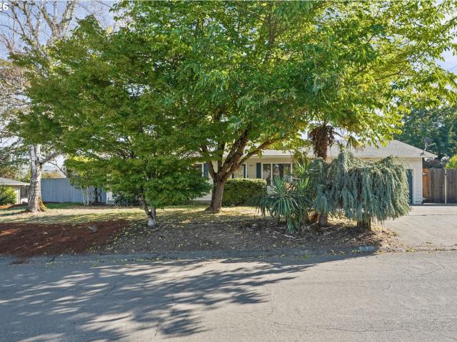 House for sale in Roseburg, Douglas County
