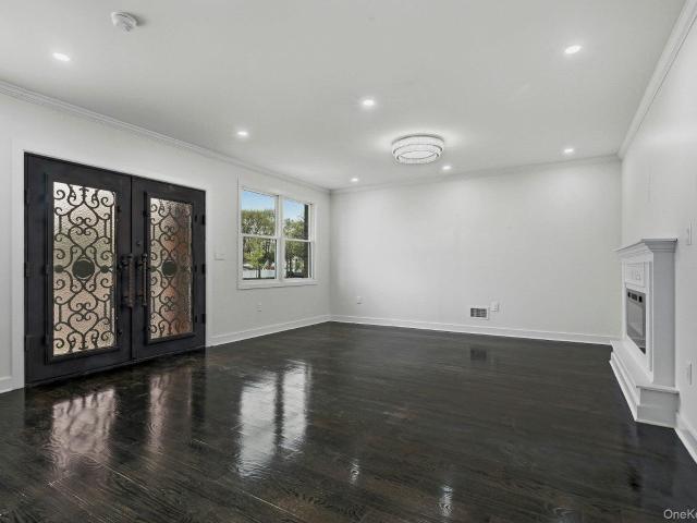 House for sale in Queens, Arverne