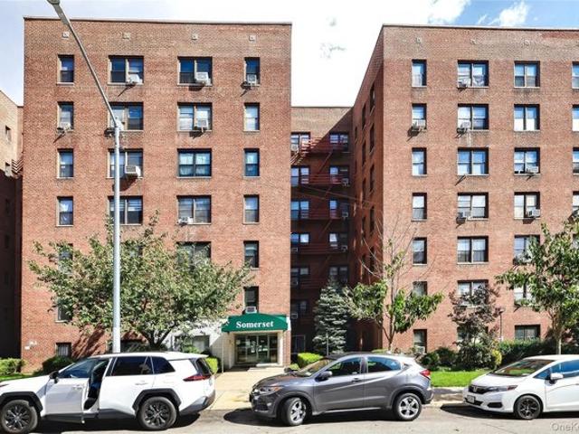 Condo for sale in Kew Gardens, New York