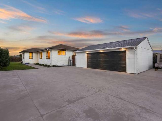 House for sale in Chaslands, Canterbury