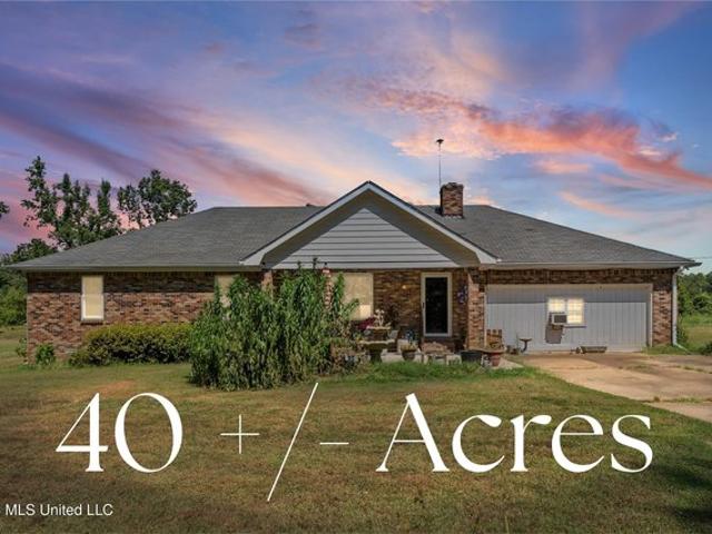 House for sale in Como, Mississippi