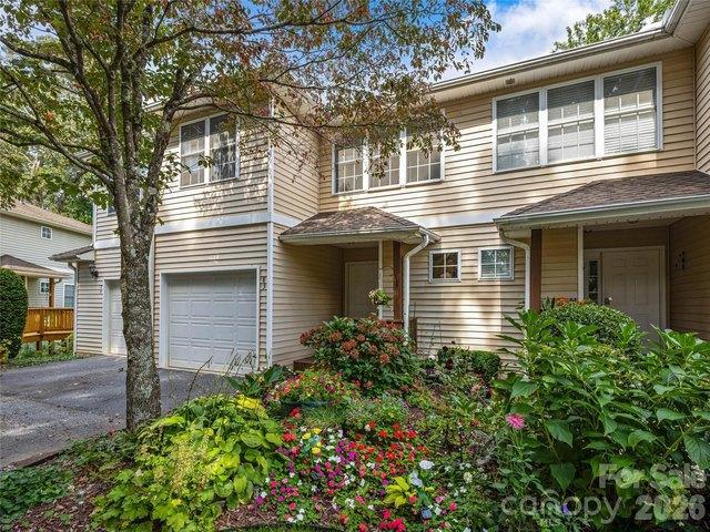 Townhouse for sale in Horse Shoe, North Carolina