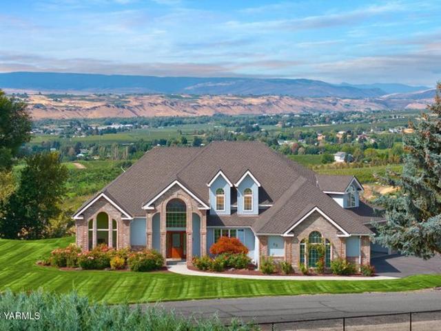 House for sale in Selah, Washington
