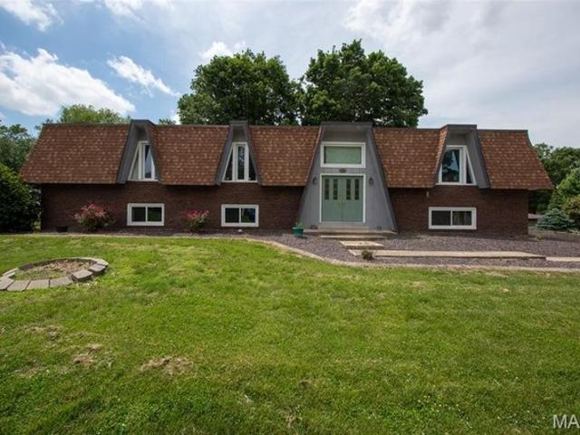 House for sale in Highland, Illinois