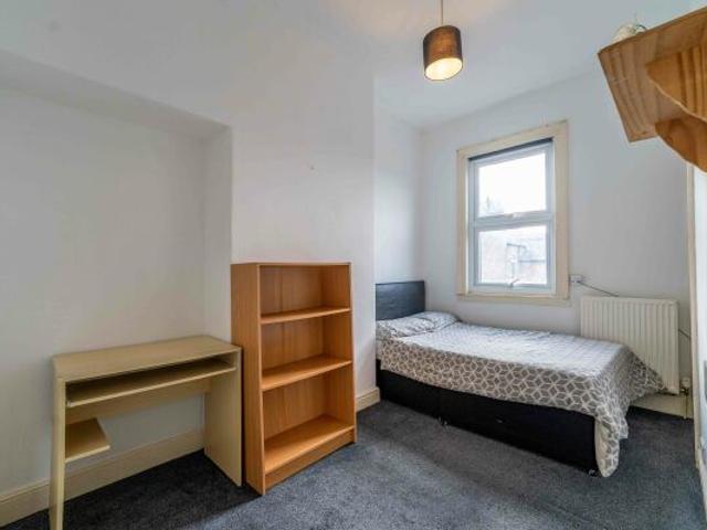 Room for rent in Bootham, New York