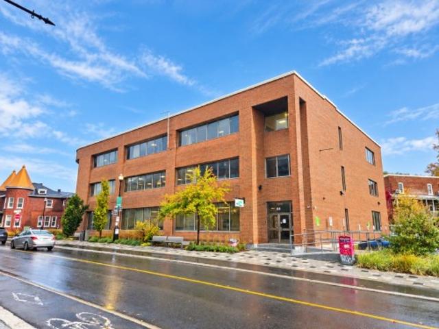 Commercial for rent in Sainte-Thérèse, Laurentides