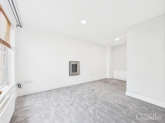 Townhouse for rent in Carryduff, County Down