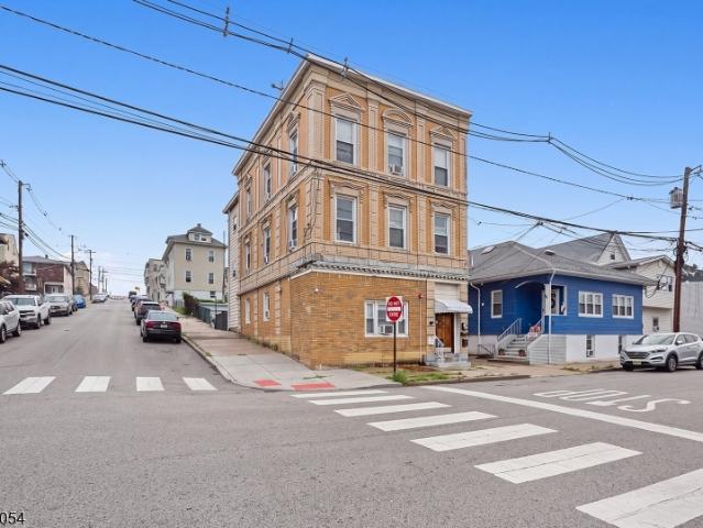 House for sale in Lodi, New Jersey