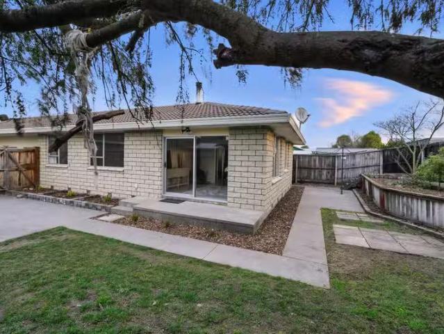 House for sale in Chaslands, Canterbury